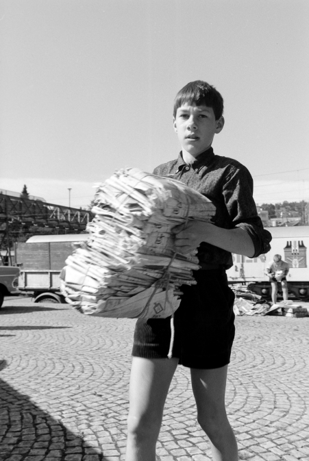 Katholische Sch&uuml;ler sammeln Zeitungen f&uuml;r Afrika-Hilfe..